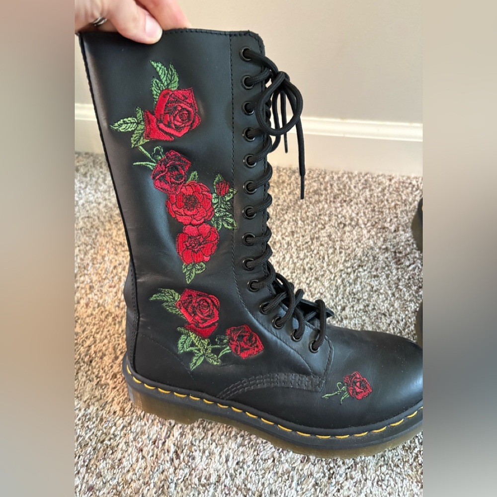 Dr. Martens 1914 Leather Vonda Embroidered Roses Floral Boot, size 7, new